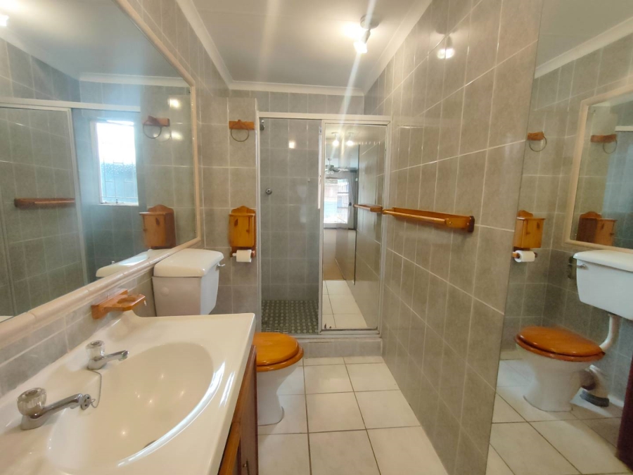 2 Bedroom Property for Sale in Langenhovenpark Free State